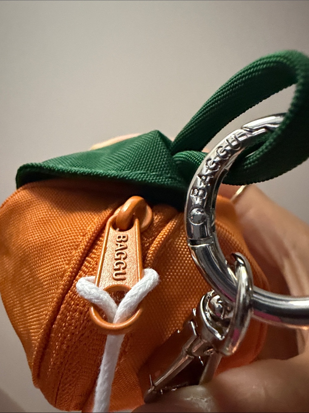 UO Baggu x Mandarin Charm BAGGU ORANGE BAG CHARM - Picture 2 of 8